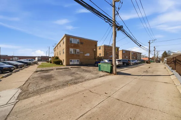 $89,000 | 5470 South Archer Avenue, Unit 3B, Chicago, IL 60638