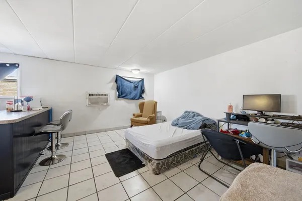 $89,000 | 5470 South Archer Avenue, Unit 3B, Chicago, IL 60638