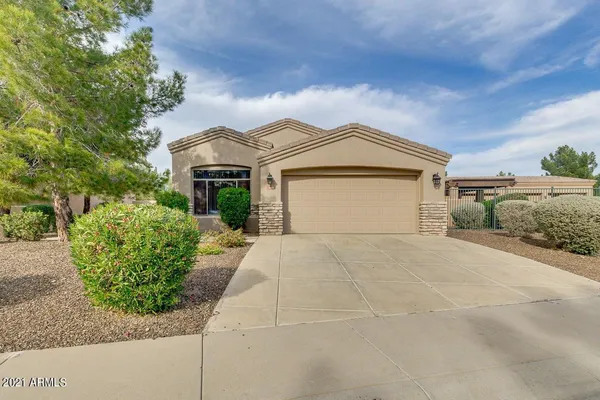 $2,495 | 3922 East Carson Road, Phoenix, AZ 85042