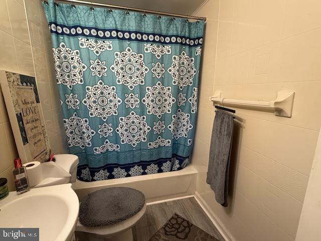 800 Wood Street Cambridge, MD 21613 - Photo 7 of 10 a bathroom with a toilet and a shower