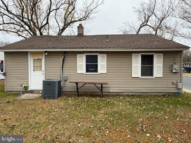 800 Wood Street Cambridge, MD 21613 - Photo 10 of 10 a backyard of a house with table and chairs