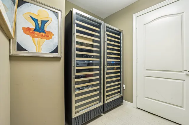 $1,075,000 | 1000 Uptown Park Boulevard, Unit 93, Houston, TX 77056