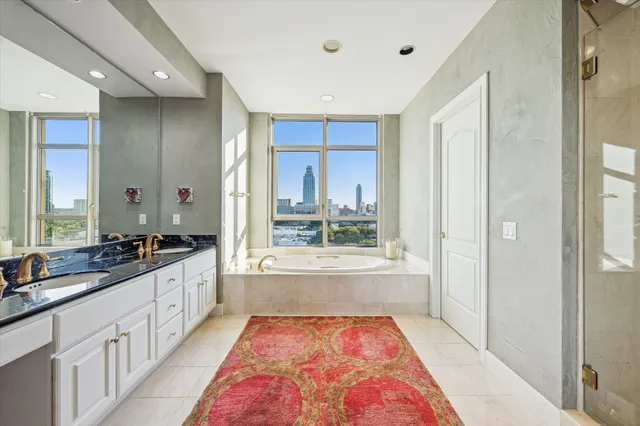 $1,075,000 | 1000 Uptown Park Boulevard, Unit 93, Houston, TX 77056