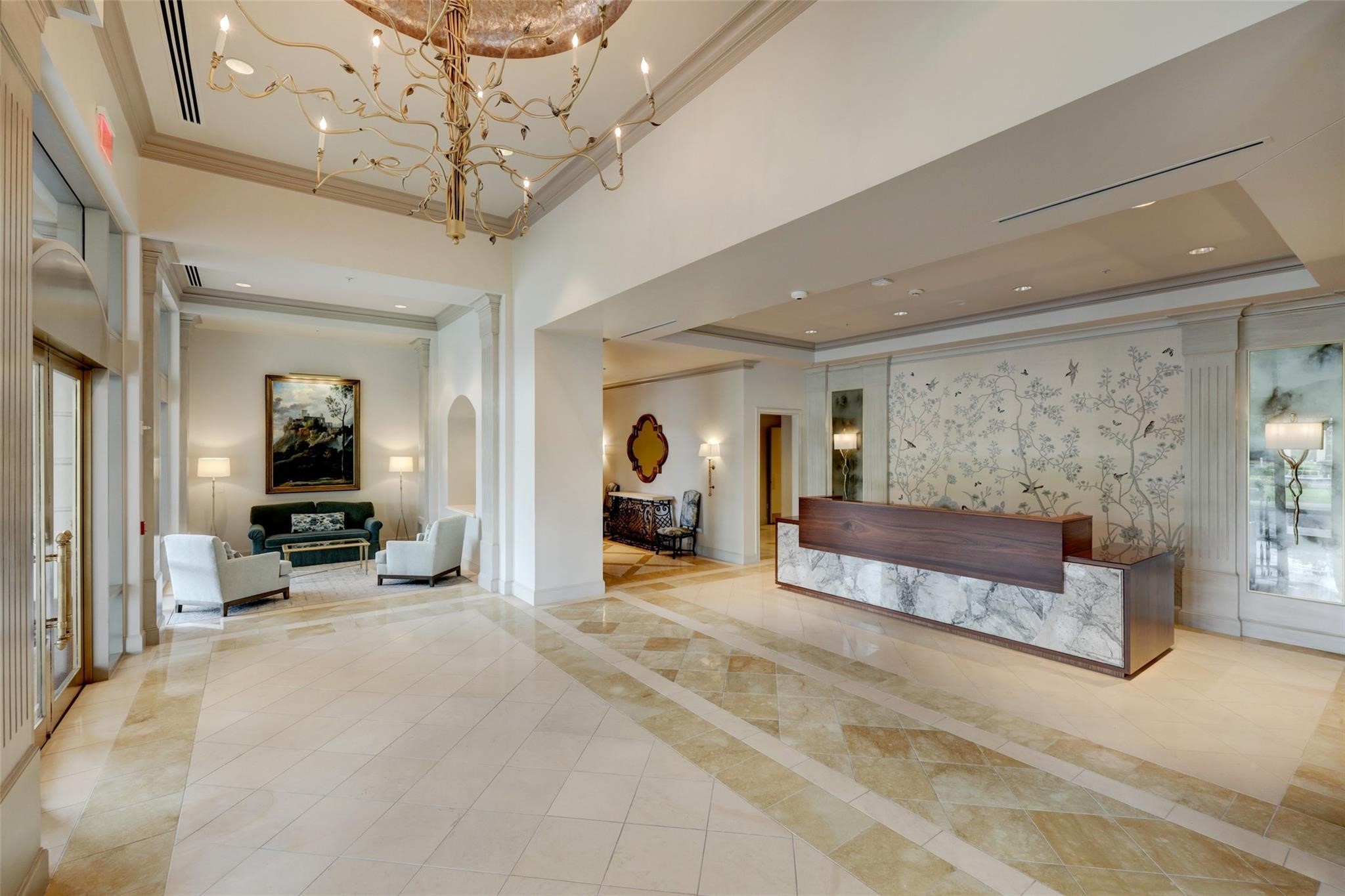 1000 Uptown Park Boulevard, Unit 93 Houston, TX 77056 - Photo 26 of 37 a view of a living room