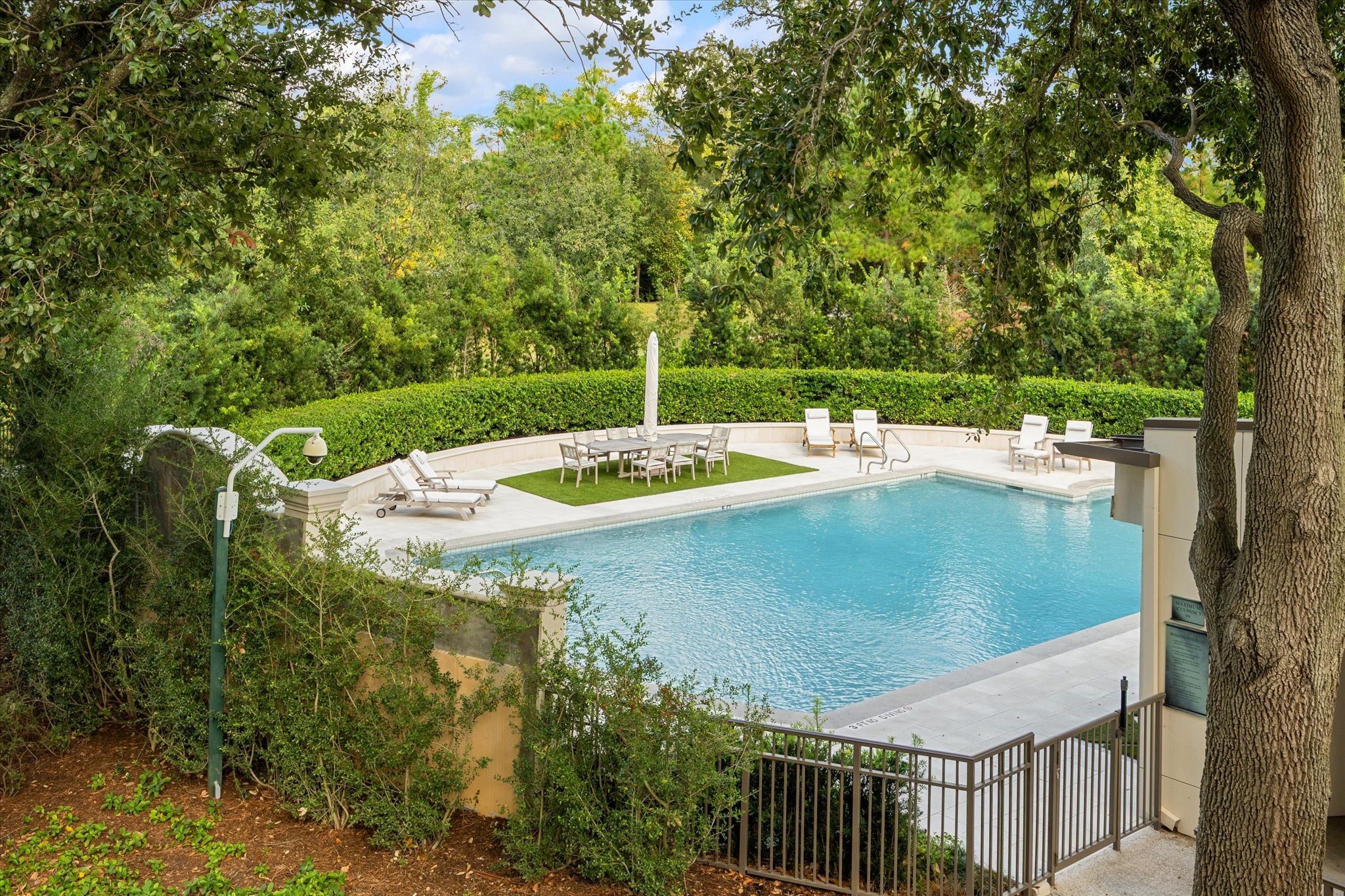 1000 Uptown Park Boulevard, Unit 93 Houston, TX 77056 - Photo 29 of 37 a table with chairs and a table