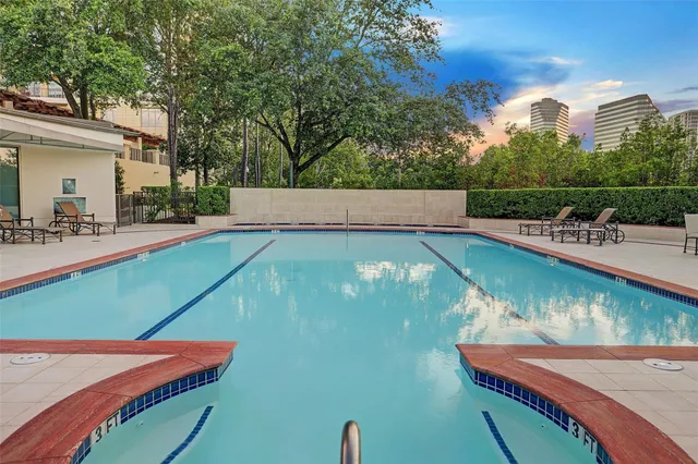 $1,075,000 | 1000 Uptown Park Boulevard, Unit 93, Houston, TX 77056