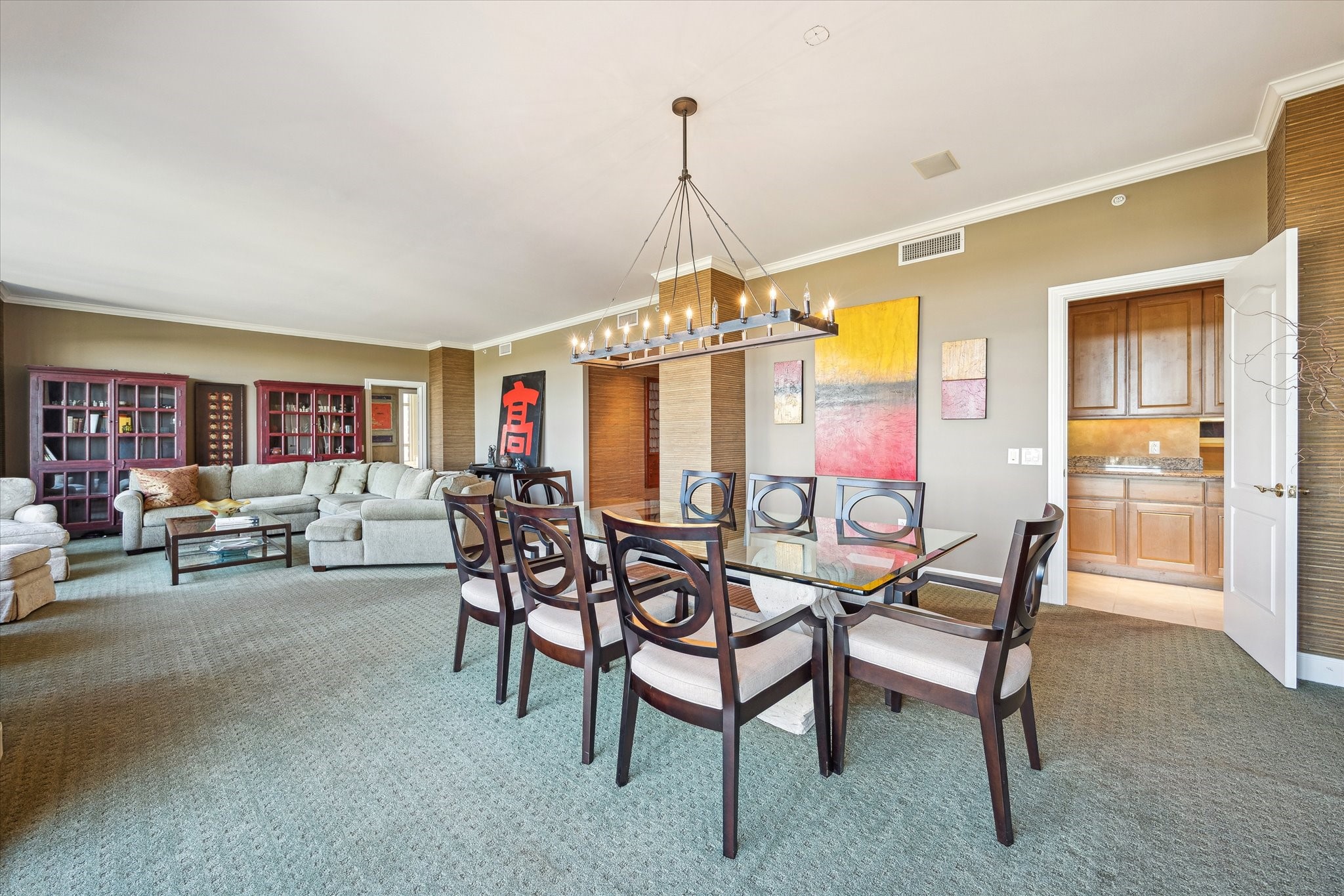 1000 Uptown Park Boulevard, Unit 93 Houston, TX 77056 - Photo 5 of 37 a dining room with furniture and window
