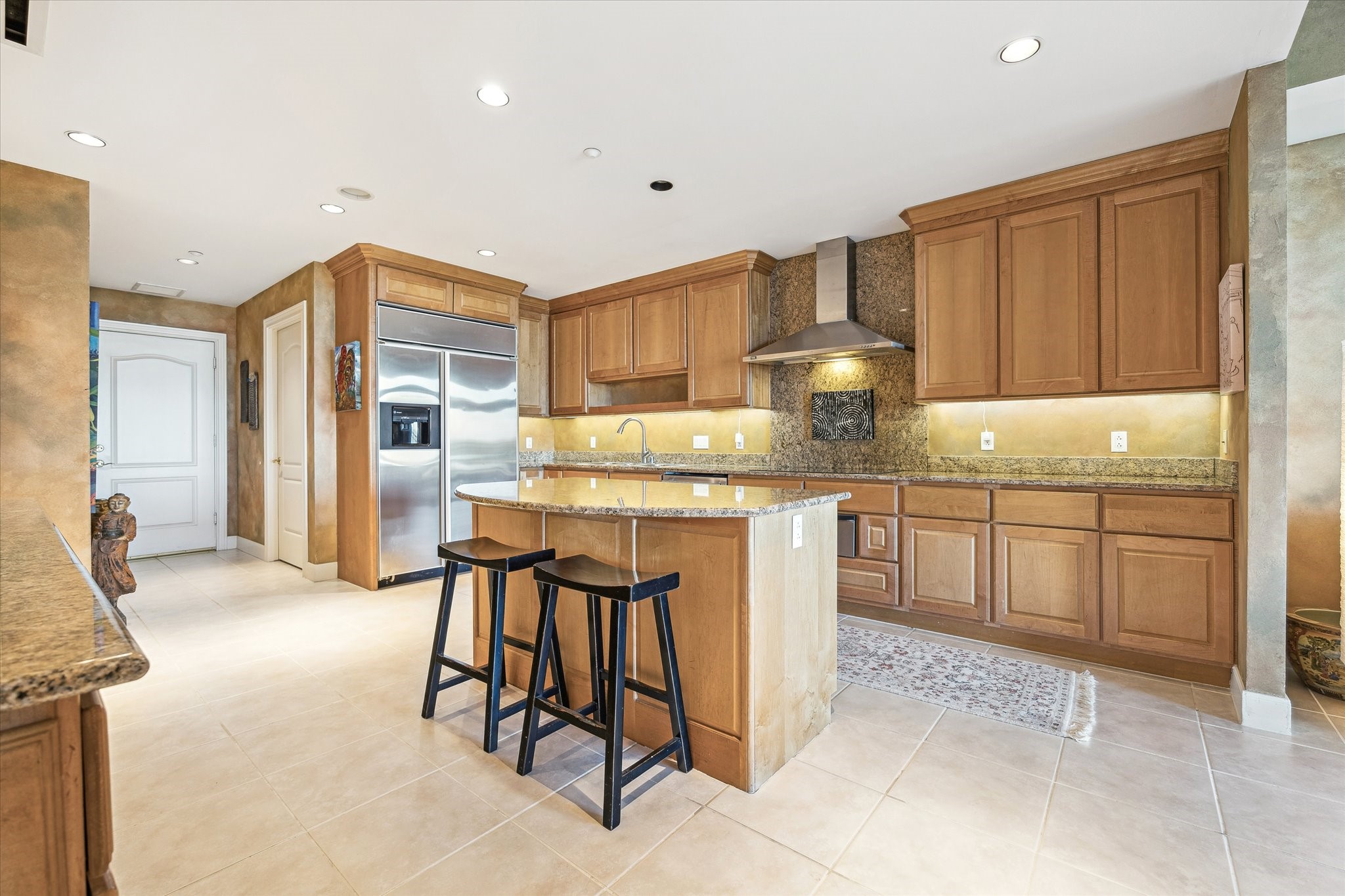 1000 Uptown Park Boulevard, Unit 93 Houston, TX 77056 - Photo 9 of 37 a kitchen with stainless steel appliances granite countertop a sink and cabinets