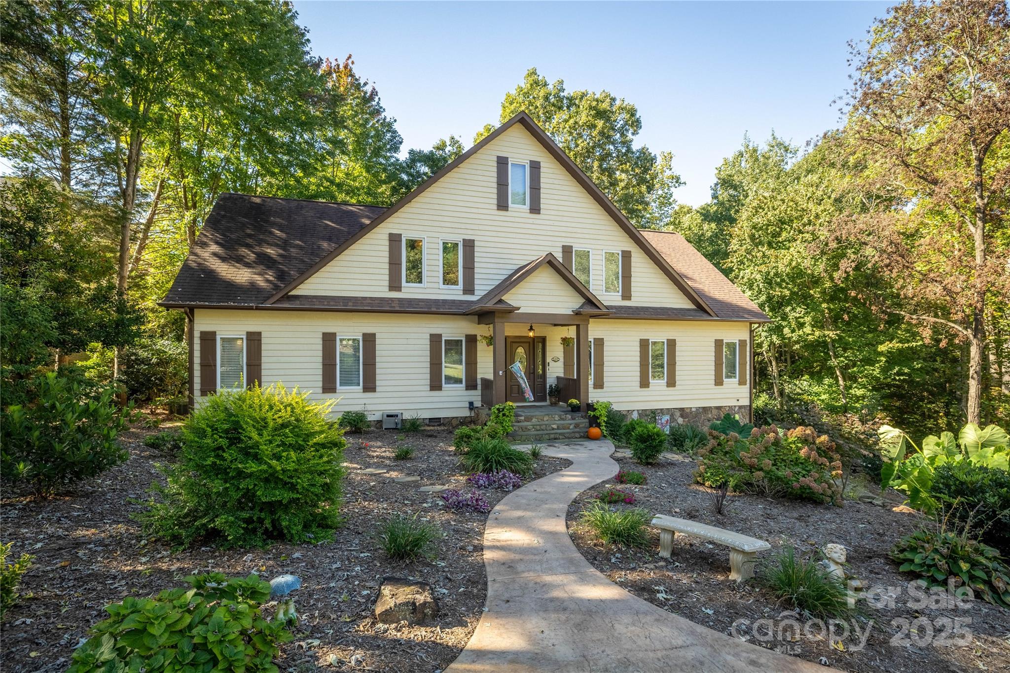 316 Players Ridge Road Hickory, NC 28601 - Photo 2 of 47