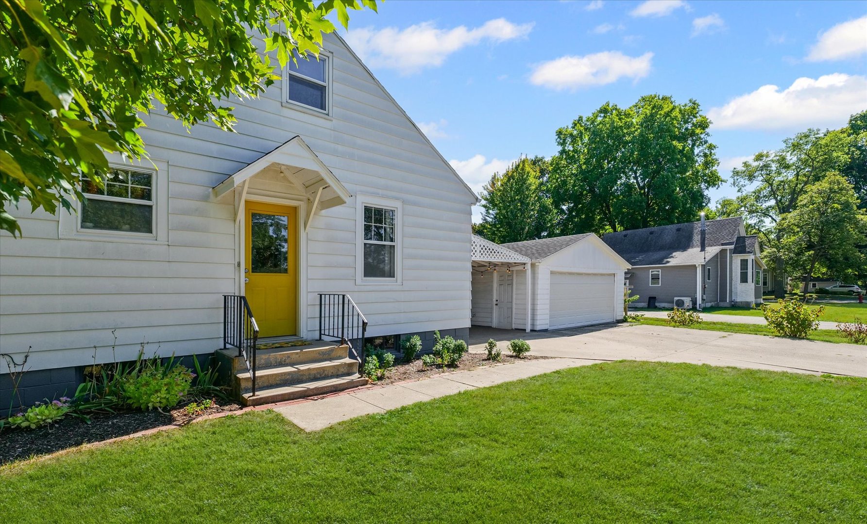319 West Bond Street Monticello, IL 61856 - Photo 28 of 34 a front view of a house with a yard and trees