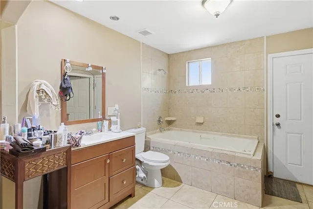 a view of a dinning table and chairs in patio