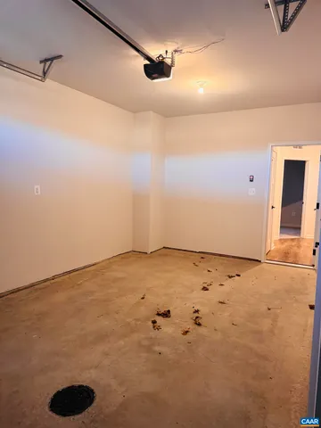 a view of empty room with window