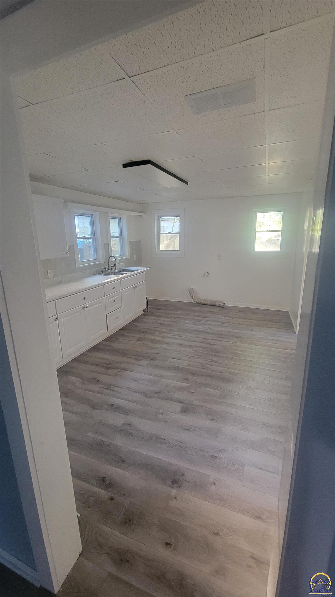 223 Southwest Harrison Street Topeka, KS 66603 - Photo 5 of 10