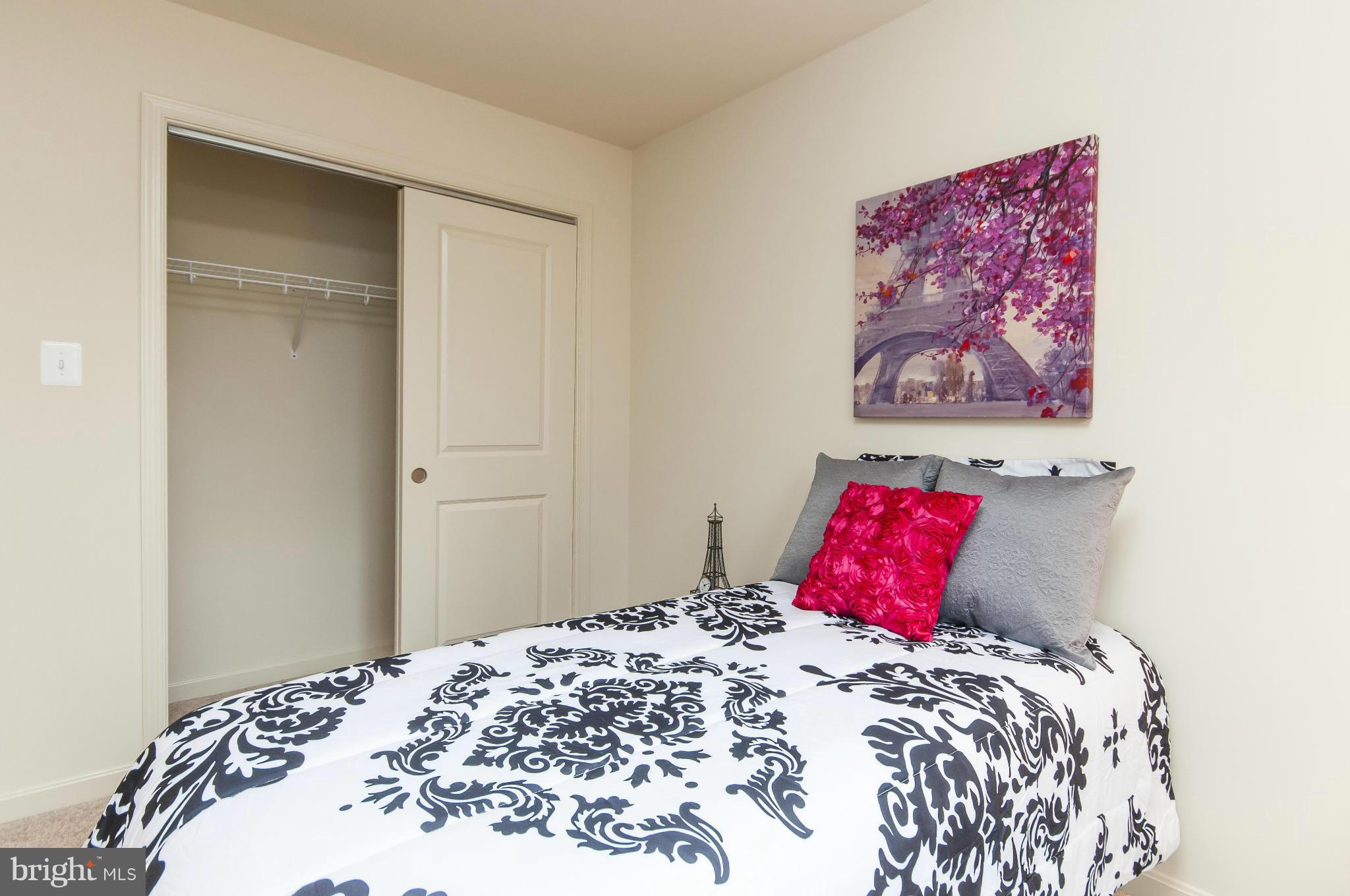 1622 Renaissance Drive Baltimore, MD 21221 - Photo 8 of 20 a bedroom with a bed and a painting on the wall