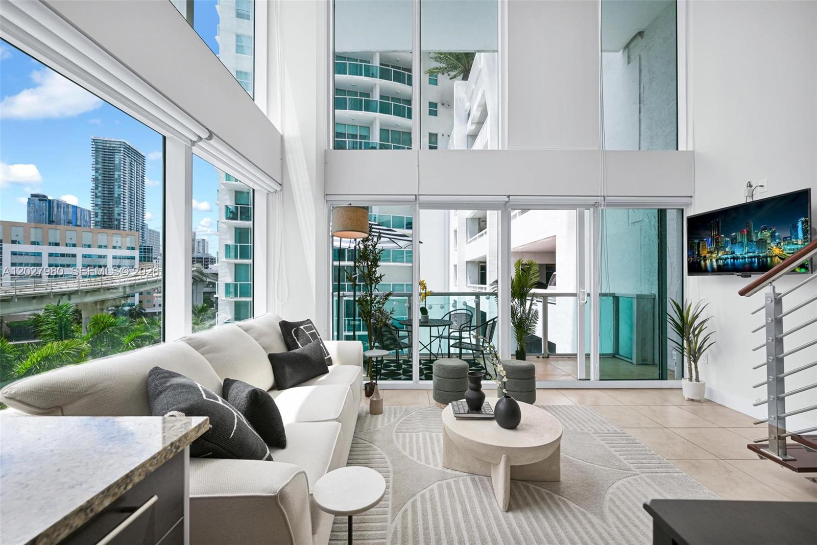41 Southeast 5th Street, Unit 517 Miami, FL 33131 - Photo 1 of 49