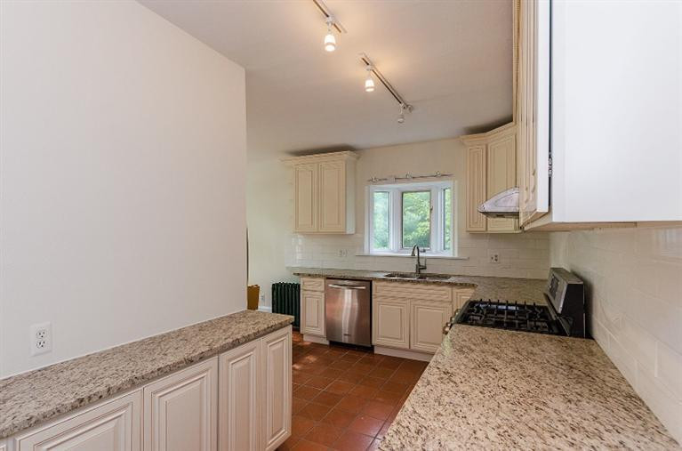 1055 Ferdon Road Ann Arbor, MI 48104 - Photo 16 of 43 Photo 16