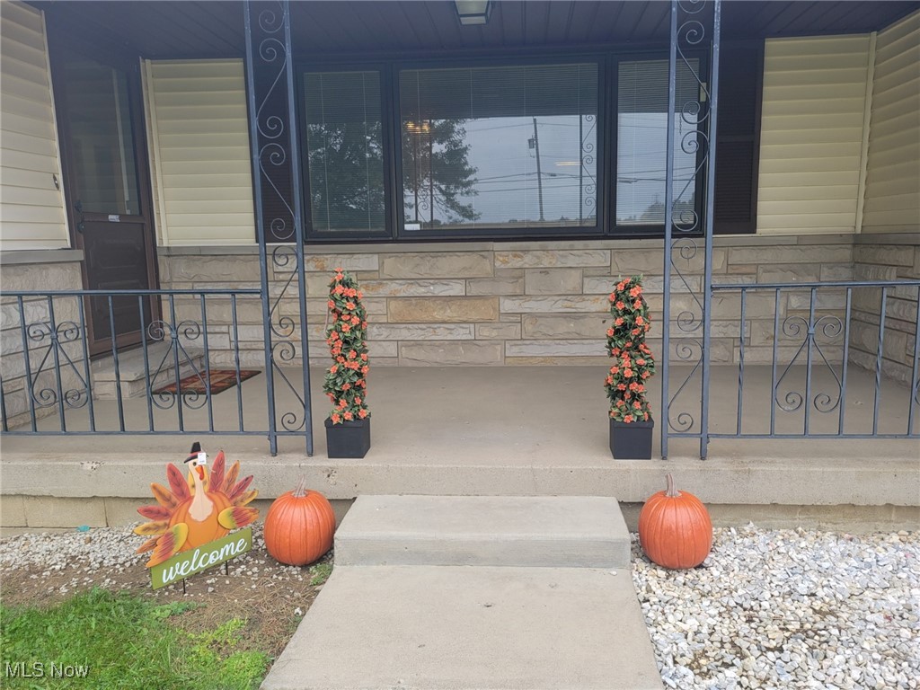 948 Carson Salt Springs Road Warren, OH 44481 - Photo 3 of 31 Doorway to property with a porch