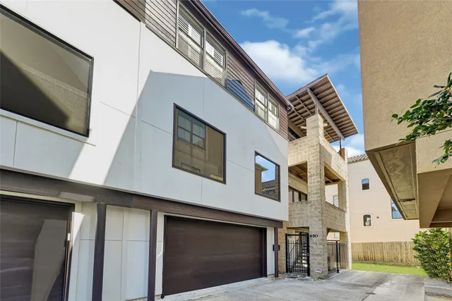 $3,300 | 650 Birdsall Street, Houston, TX 77007