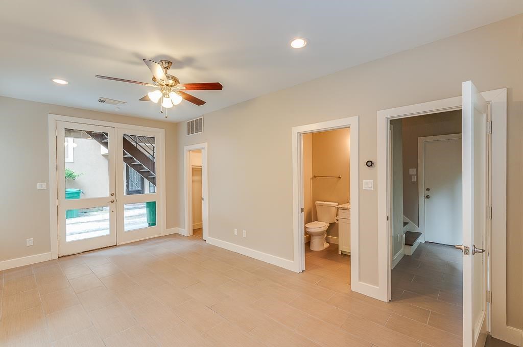 650 Birdsall Street Houston, TX 77007 - Photo 15 of 29 1st floor bedroom w/ tile floors