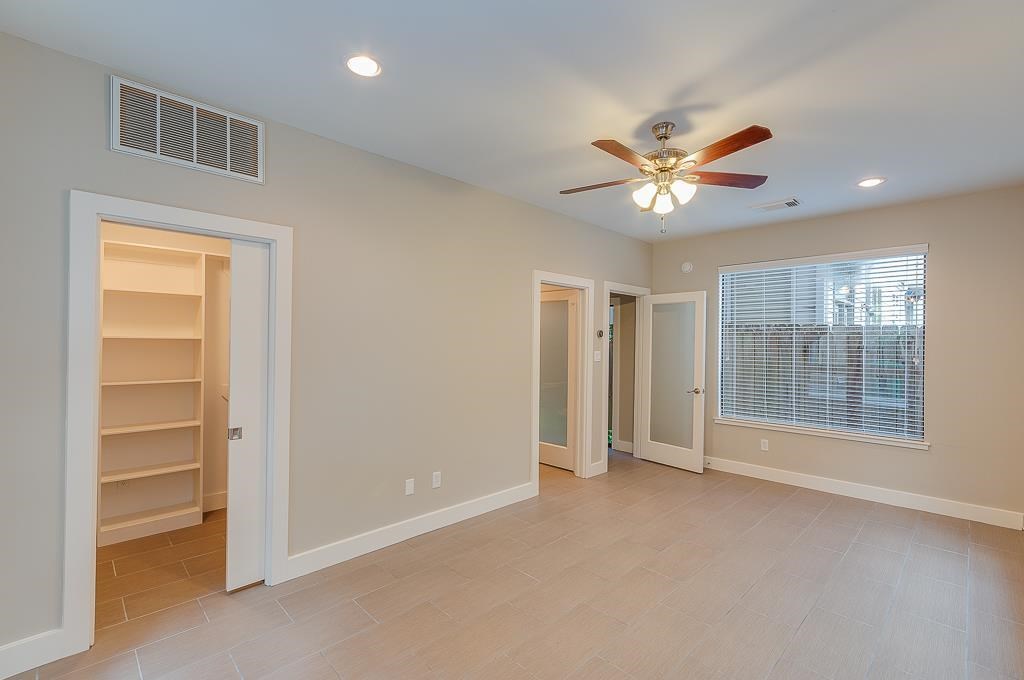 650 Birdsall Street Houston, TX 77007 - Photo 16 of 29 !st floor bedroom has its own entrance