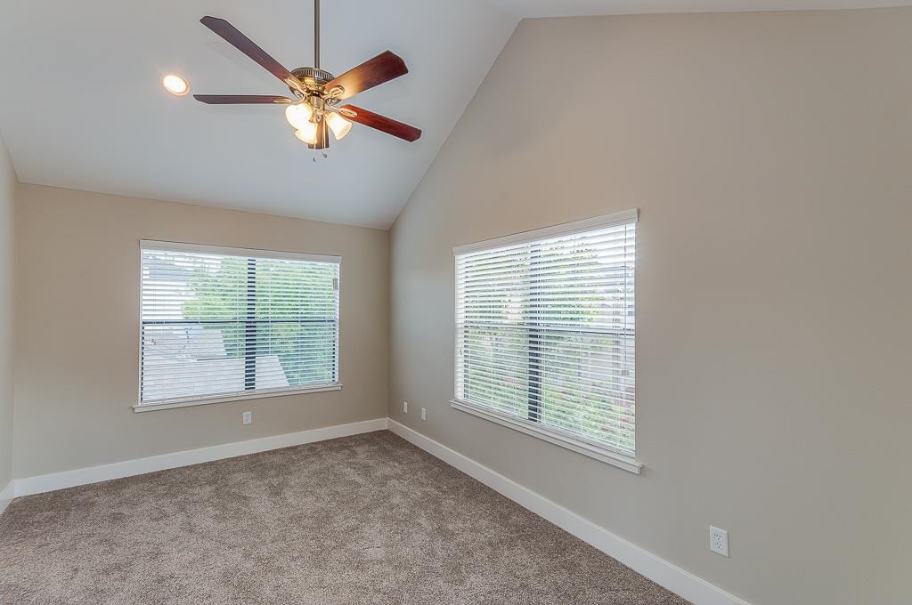 650 Birdsall Street Houston, TX 77007 - Photo 19 of 29 2nd bedroom located on the 3rd floor. Carpet is only 1 year old