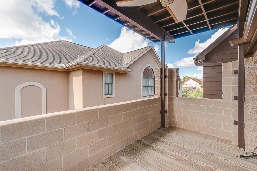 650 Birdsall Street Houston, TX 77007 - Photo 23 of 29 Imagine all the company you can entertain out here