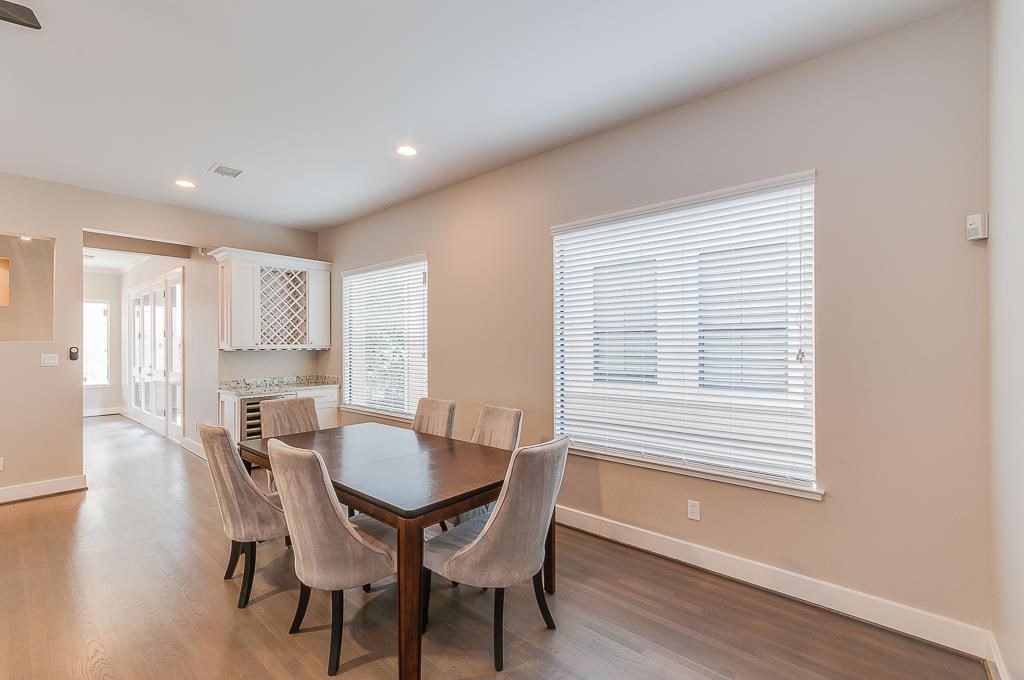 650 Birdsall Street Houston, TX 77007 - Photo 10 of 29 Dining w/ built in wet bar and wine fridge