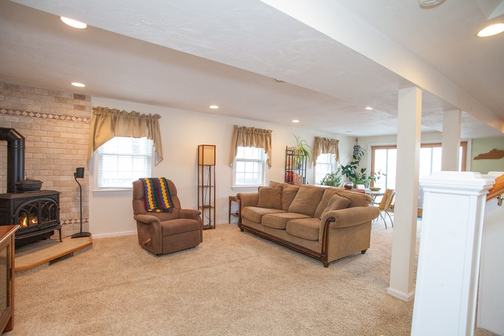 27 Court Road Winthrop, MA 02152 - Photo 3 of 15 Gallery Image 3