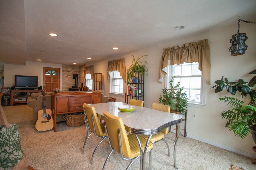 27 Court Road Winthrop, MA 02152 - Photo 4 of 15 Gallery Image 4
