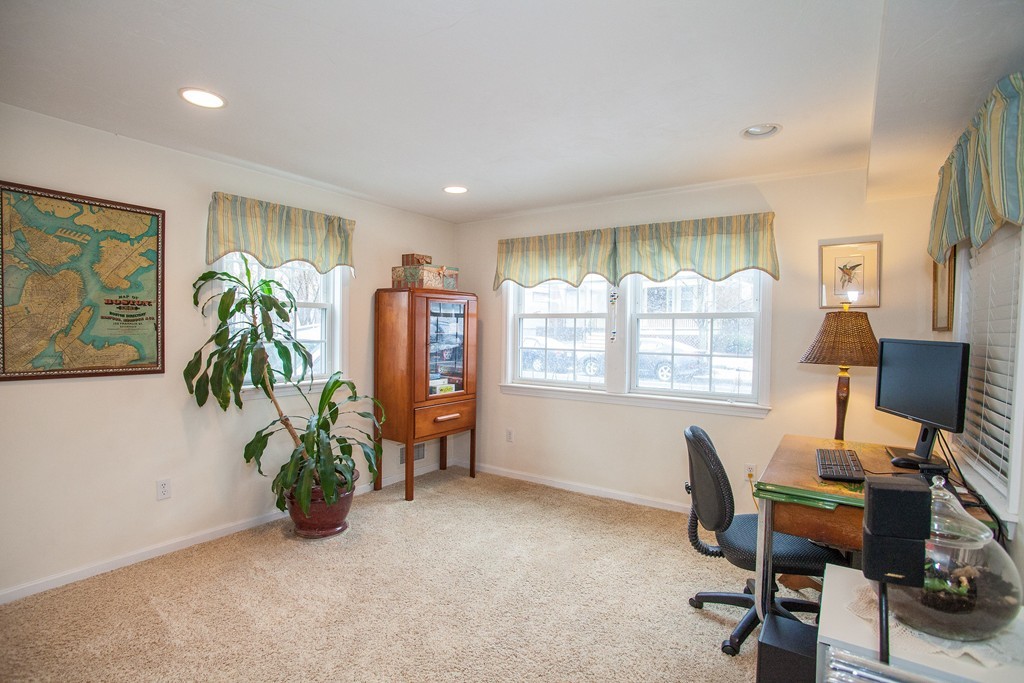 27 Court Road Winthrop, MA 02152 - Photo 5 of 15 Gallery Image 5