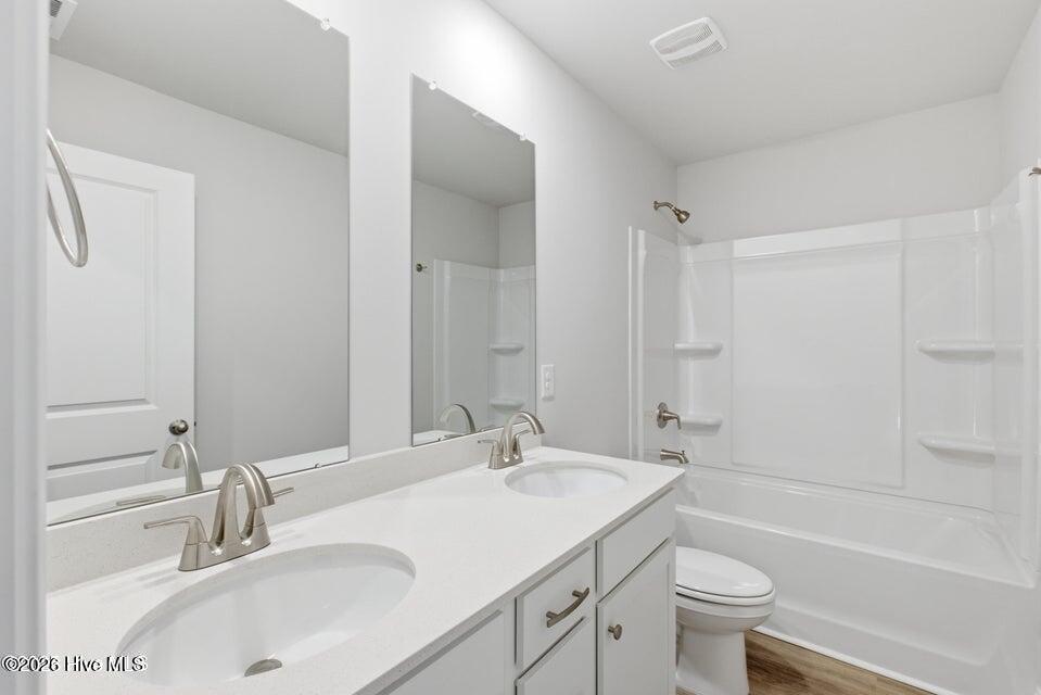 903 Red Sail Road New Bern, NC 28560 - Photo 7 of 29 Primary Bath