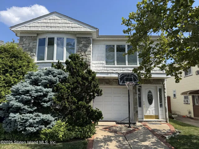 $1,185,000 | 9 Radford Street | New Springville