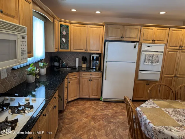 $1,185,000 | 9 Radford Street | New Springville