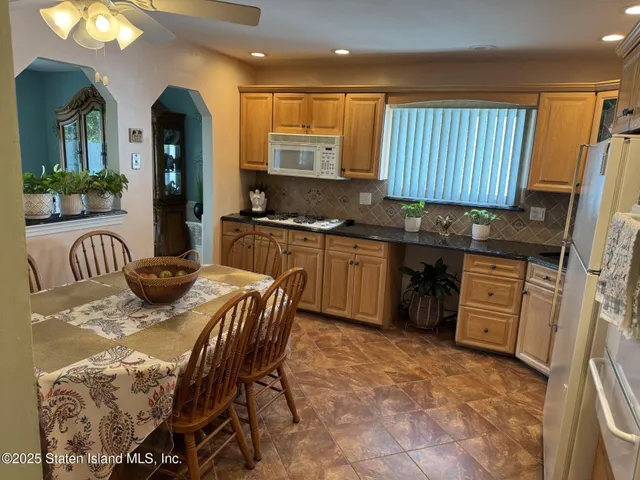 $1,185,000 | 9 Radford Street | New Springville