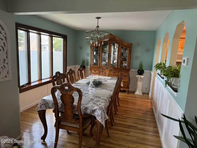 $1,185,000 | 9 Radford Street | New Springville