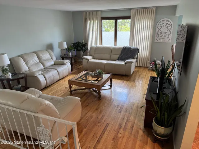 $1,185,000 | 9 Radford Street | New Springville