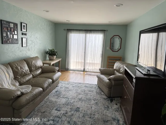 $1,185,000 | 9 Radford Street | New Springville