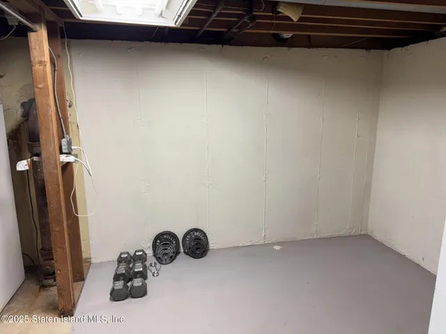 $1,185,000 | 9 Radford Street | New Springville