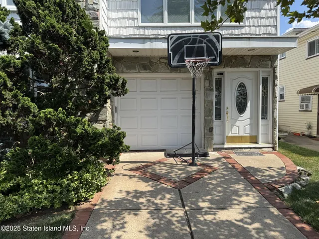 $1,185,000 | 9 Radford Street | New Springville