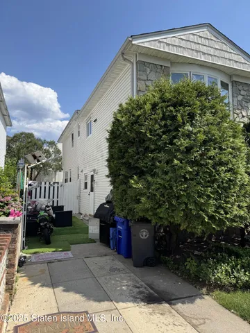 $1,185,000 | 9 Radford Street | New Springville