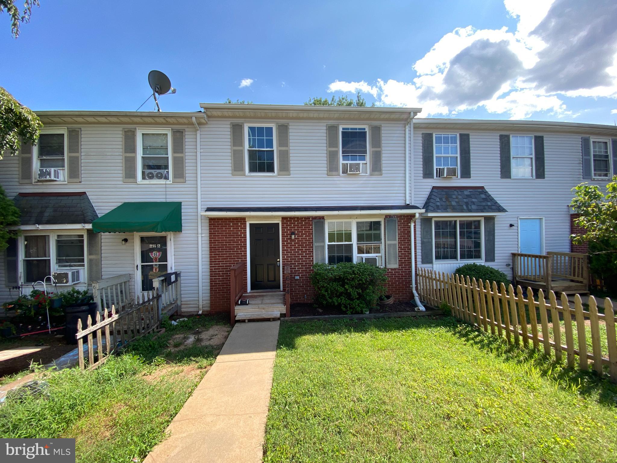 624 Highview Court Culpeper, VA 22701 - Photo 1 of 21 a front view of a house with garden