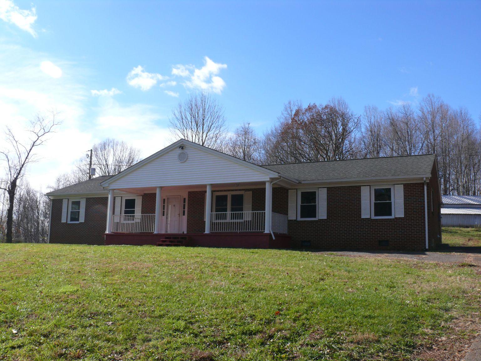 a view of a house with yard and tree s