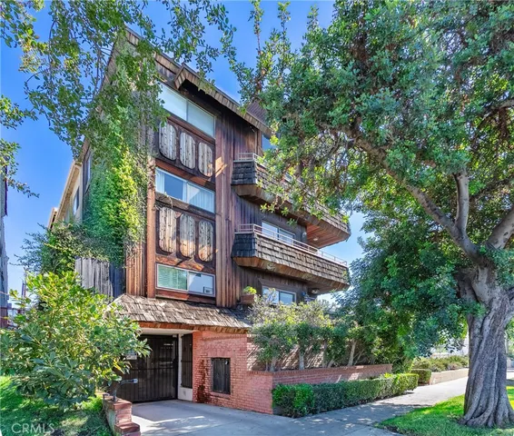 $1,225,000 | 817 10th Street, Unit 104, Santa Monica, CA 90403