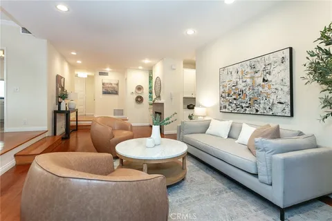 $1,225,000 | 817 10th Street, Unit 104, Santa Monica, CA 90403