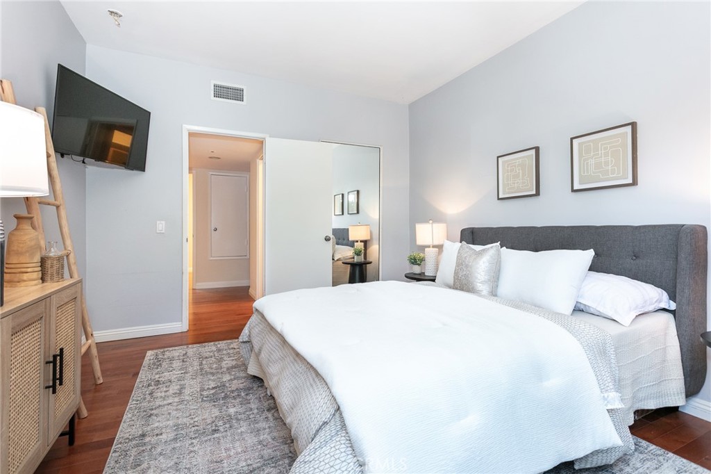 817 10th Street, Unit 104 Santa Monica, CA 90403 - Photo 18 of 31