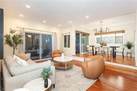 $1,225,000 | 817 10th Street, Unit 104, Santa Monica, CA 90403
