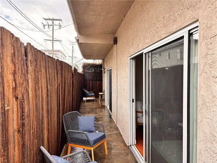 $1,225,000 | 817 10th Street, Unit 104, Santa Monica, CA 90403