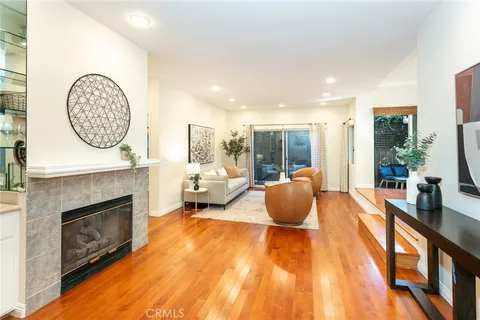 $1,225,000 | 817 10th Street, Unit 104, Santa Monica, CA 90403