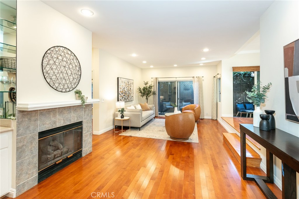 817 10th Street, Unit 104 Santa Monica, CA 90403 - Photo 4 of 31