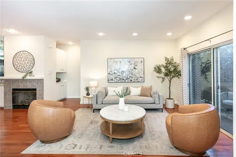 $1,225,000 | 817 10th Street, Unit 104, Santa Monica, CA 90403
